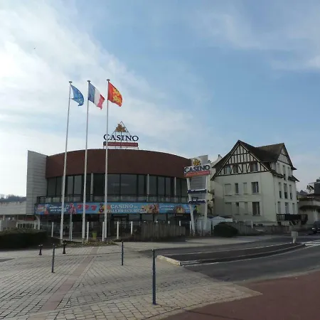 度假居 La Chaumiere Des Fees *